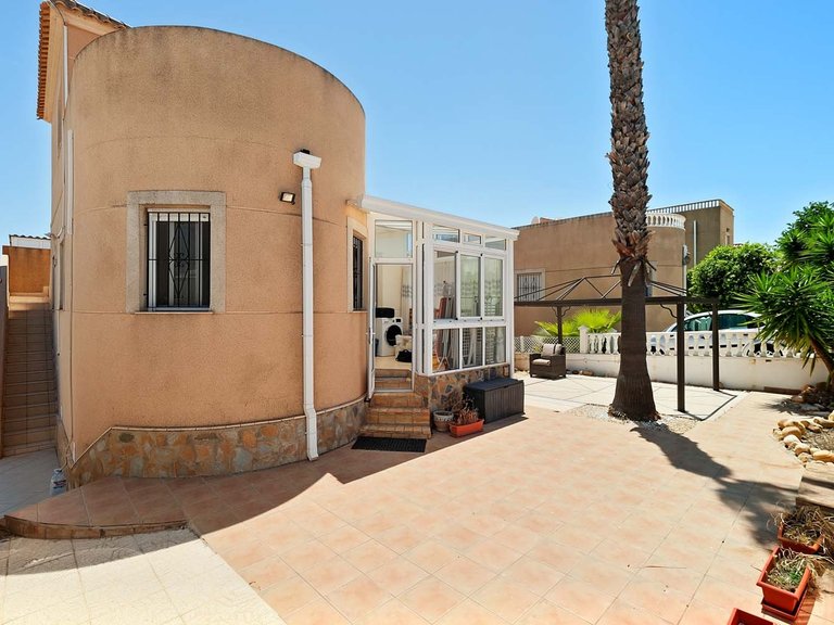 Villa for Sale in Pinar De Campoverde, Alicante 1
