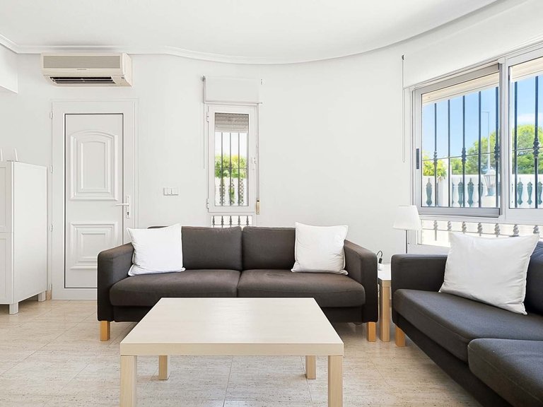 Villa for Sale in Pinar De Campoverde, Alicante 4