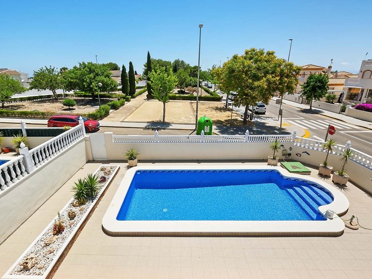 Villa for Sale in Pinar De Campoverde, Alicante 33
