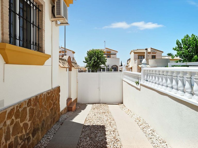 Villa for Sale in Pinar De Campoverde, Alicante 38