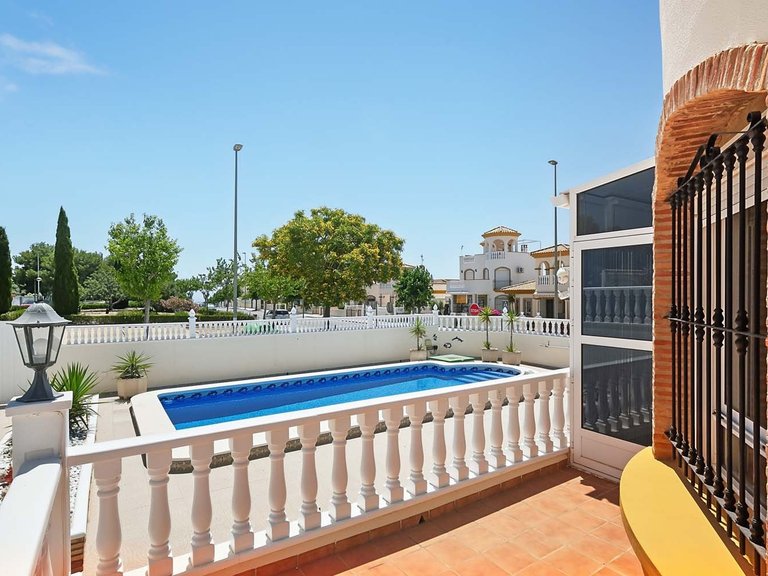 Villa for Sale in Pinar De Campoverde, Alicante 36