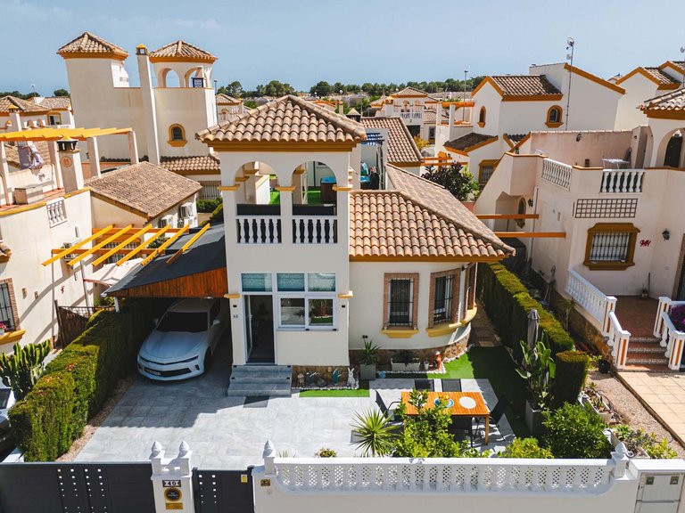 Villa for Sale in Pinar De Campoverde, Alicante 40