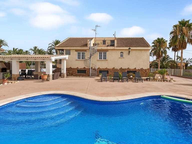 Villa for Sale in Bigastro, Alicante 1