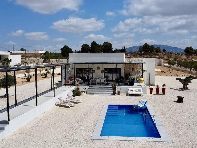 Villa for Sale in Pinoso, Alicante 1