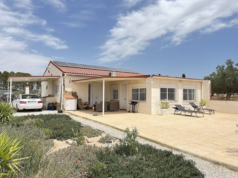Country House for Sale in Villena, Alicante 1