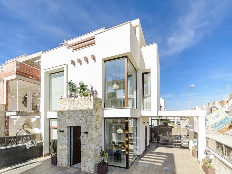 Villa for Sale in Los Montesinos, Alicante 1