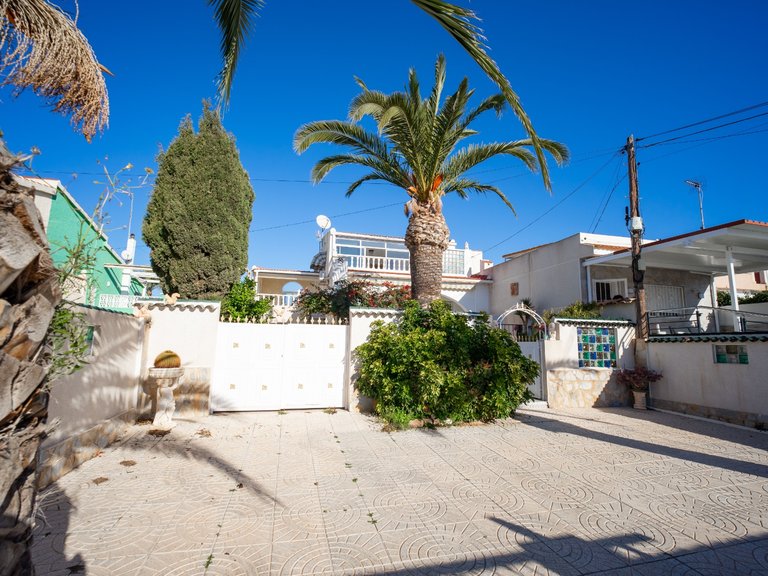 Villa for Sale in Ciudad Quesada, Alicante, 38