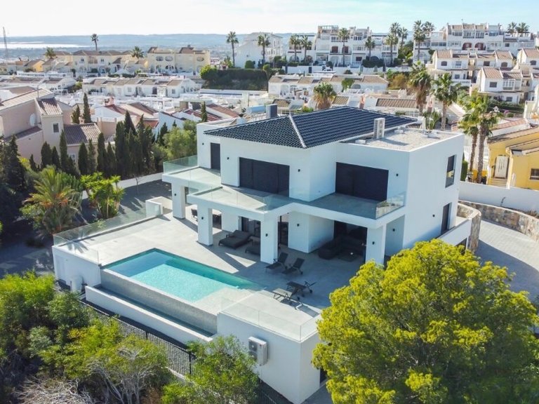 Villa for Sale in Ciudad Quesada, Alicante, 31