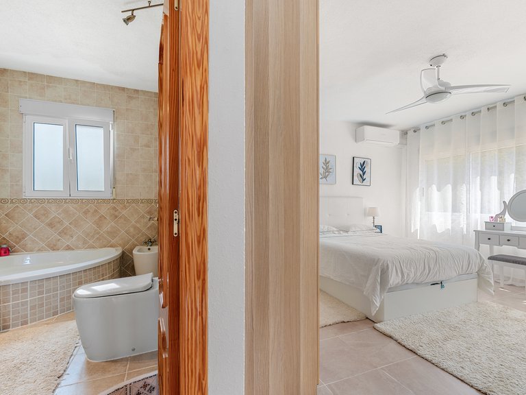 Villa for Sale in Inland Pinar De Campoverde, Alicante 41