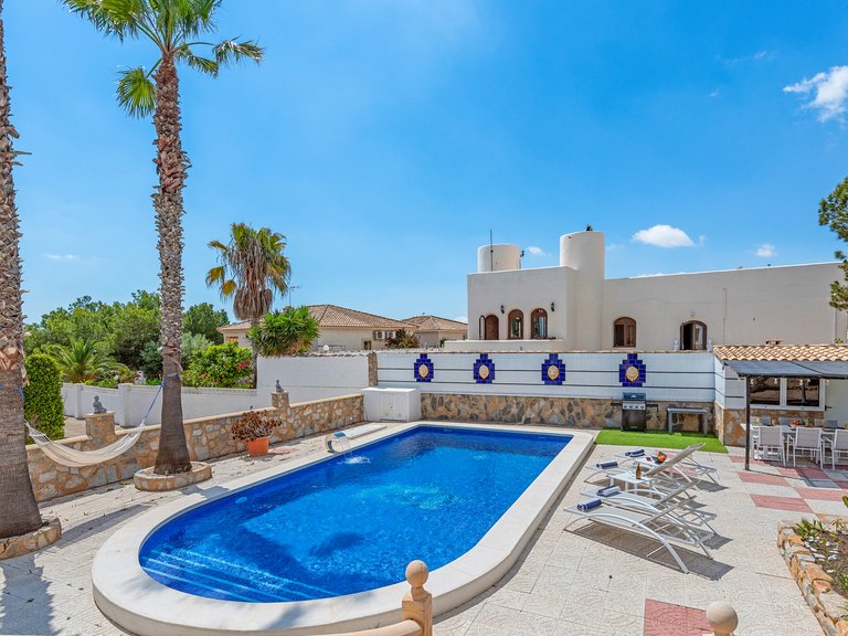 Villa for Sale in Inland Pinar De Campoverde, Alicante 47