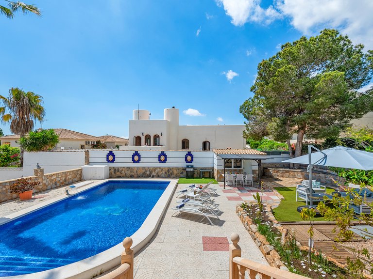 Villa for Sale in Inland Pinar De Campoverde, Alicante 49
