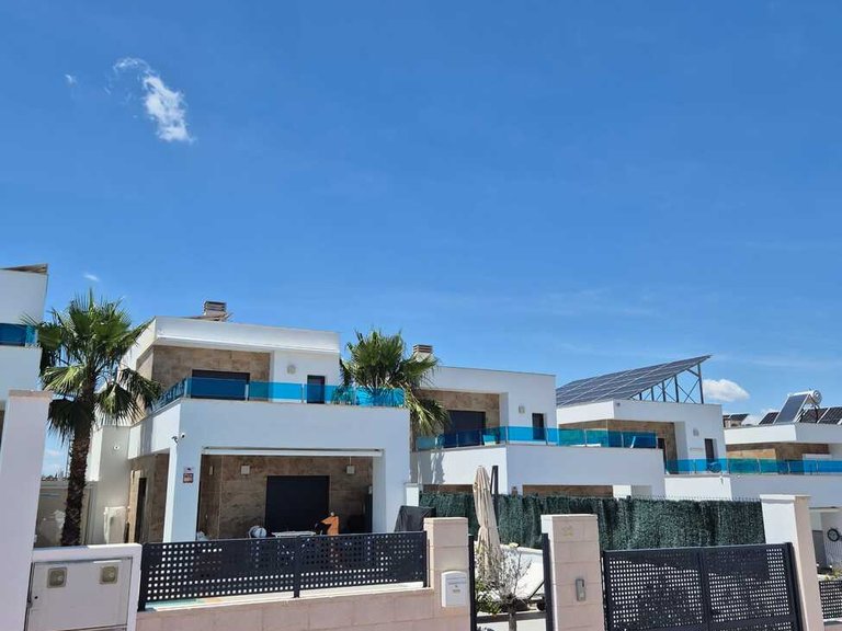 Villa for Sale in Inland Bigastro, Alicante 1