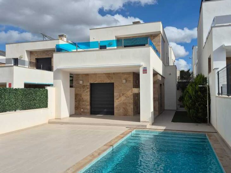 Villa for Sale in Inland Bigastro, Alicante 1