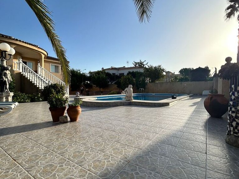 Villa for Sale in Costa Blanca Torrevieja, Alicante 18