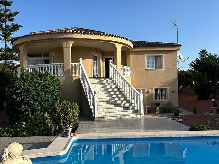 Villa for Sale in Costa Blanca Torrevieja, Alicante 25
