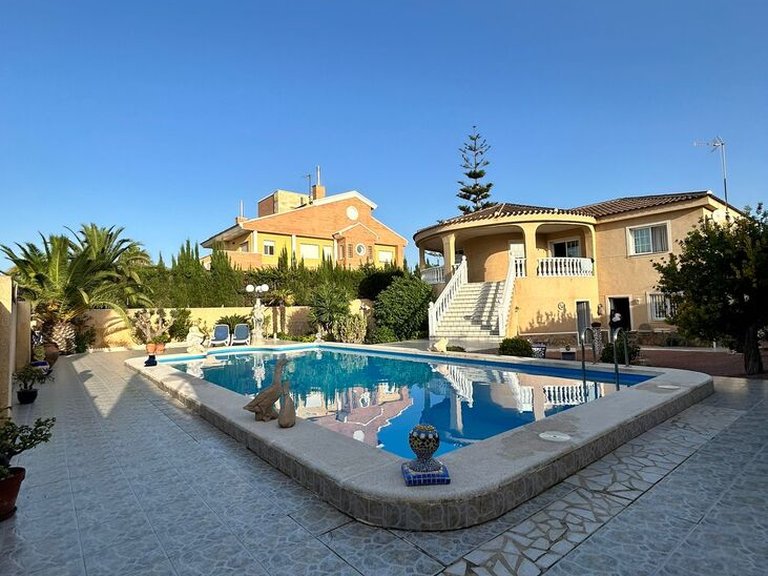 Villa for Sale in Costa Blanca Torrevieja, Alicante 1