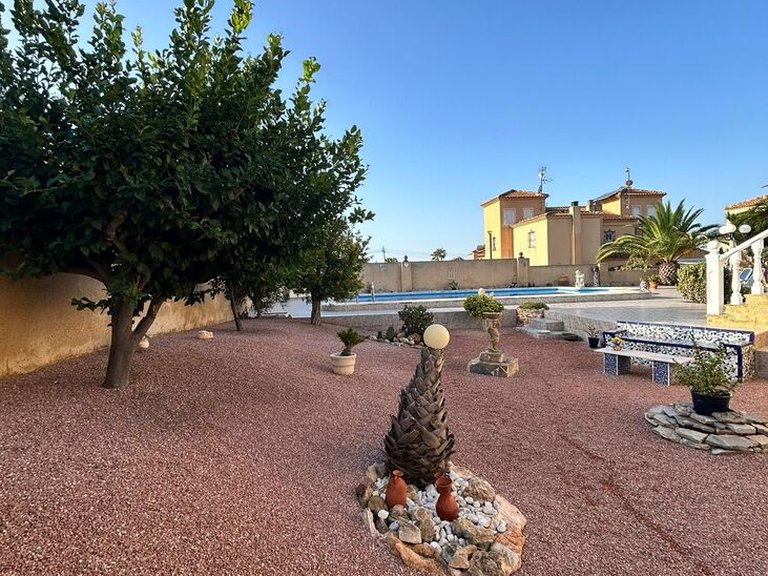 Villa for Sale in Costa Blanca Torrevieja, Alicante 32