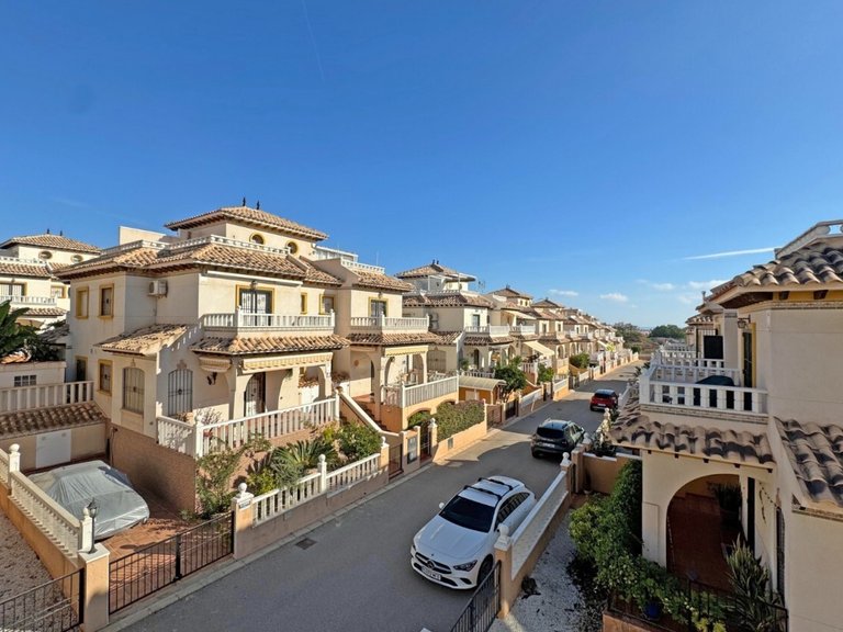 Villa for Sale in Lomas De Caboroig, Alicante 16
