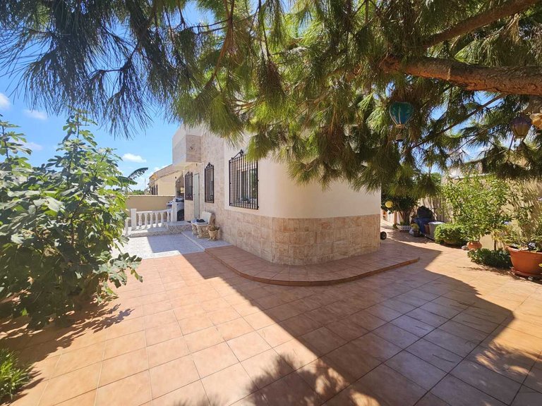 Villa for Sale in Costa Blanca Torrevieja, Alicante 1