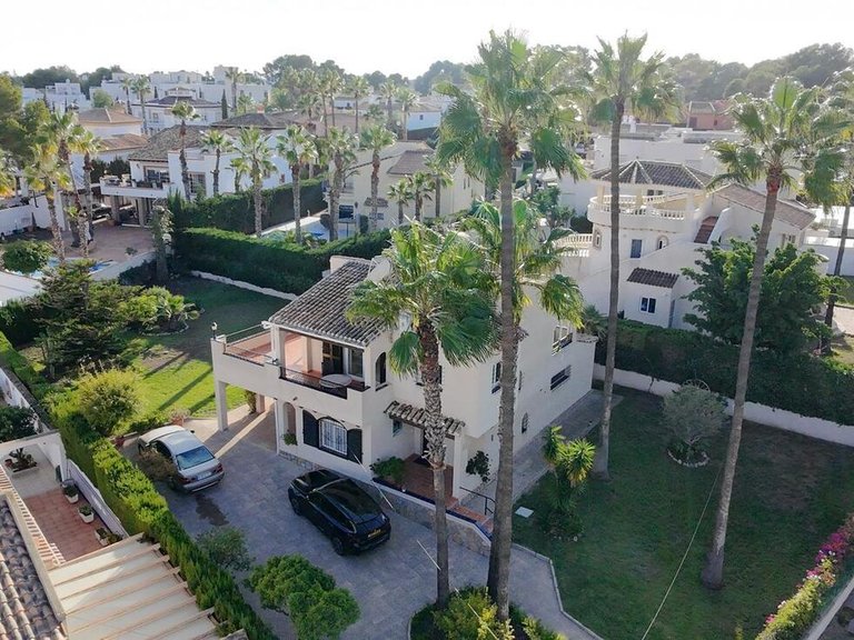 Villa for Sale in Costa Blanca Villamartin, Alicante 1