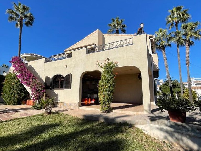 Villa for Sale in Costa Blanca Villamartin, Alicante 3