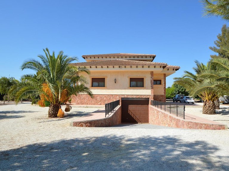 Villa for Sale in Inland Callosa De Segura, Alicante 1