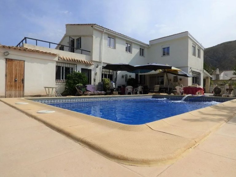 Villa for Sale in Inland Orxeta, Alicante 1