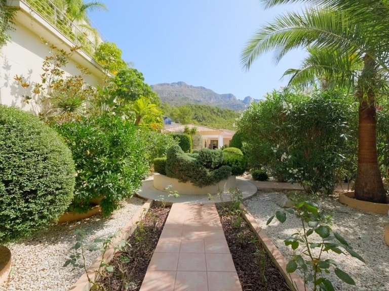 Villa for Sale in Inland Callosa D'en Sarria, Alicante 25