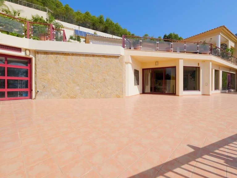 Villa for Sale in Inland Callosa D'en Sarria, Alicante 4