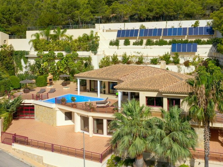 Villa for Sale in Inland Callosa D'en Sarria, Alicante 5