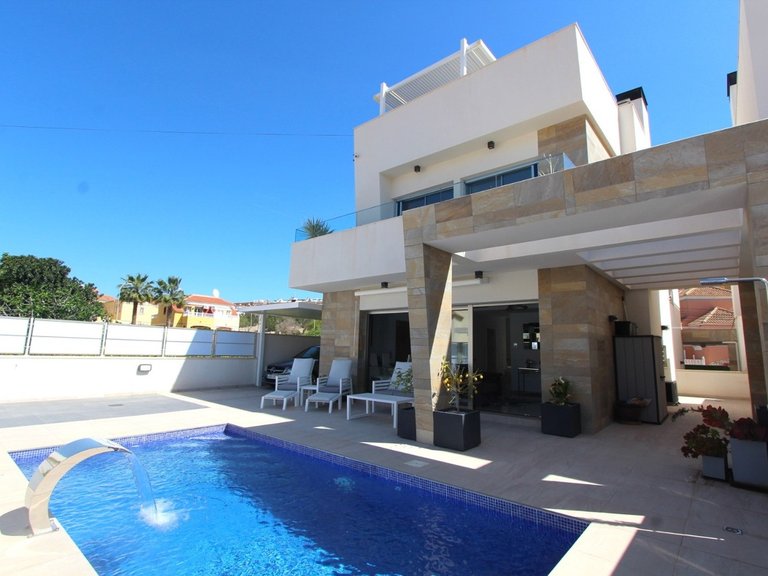 Villa for Sale in Costa Blanca Villamartin, Alicante 1