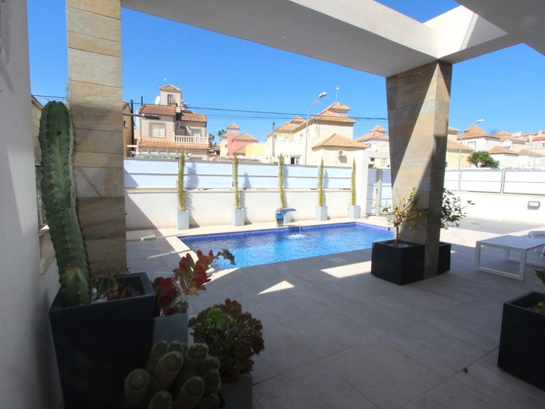Villa for Sale in Costa Blanca Villamartin, Alicante 5