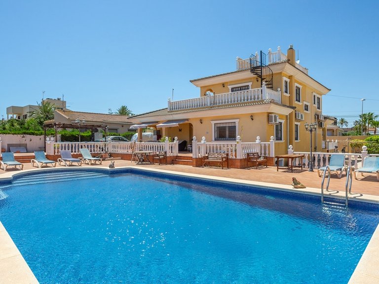 Villa for Sale in Costa Blanca Torrevieja, Alicante 1
