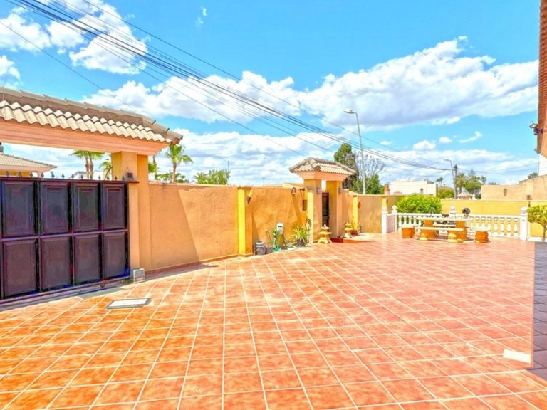 Villa for Sale in Costa Blanca Torrevieja, Alicante 4