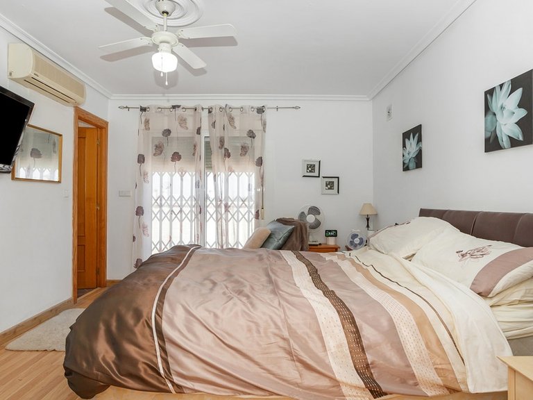 Villa for Sale in Costa Blanca Torrevieja, Alicante 37