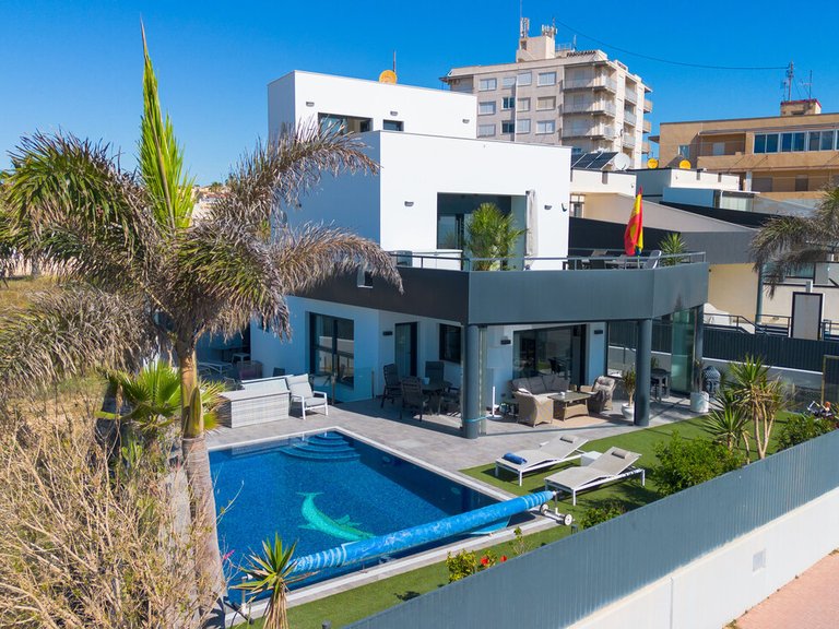 Villa for Sale in Costa Blanca Torrevieja, Alicante 1