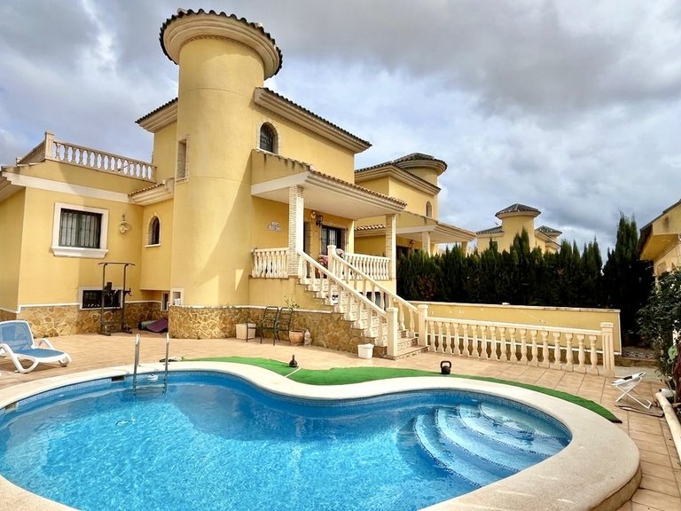 Town House for Sale in Costa Blanca Villamartin, Alicante 29