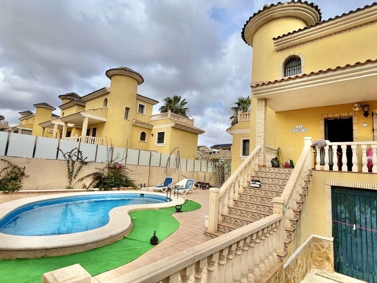 Town House for Sale in Costa Blanca Villamartin, Alicante 33
