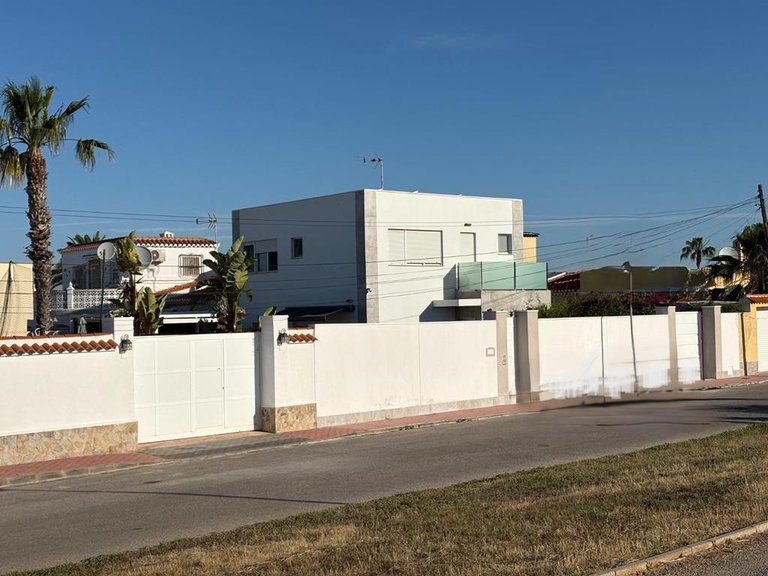 Villa for Sale in Costa Blanca Torrevieja, Alicante 1