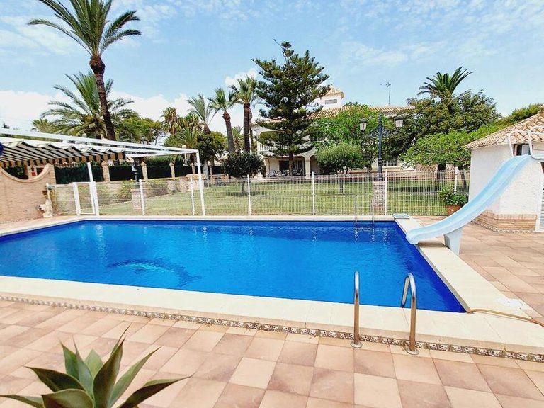 Villa for Sale in Costa Blanca Orihuela Costa, Alicante 2
