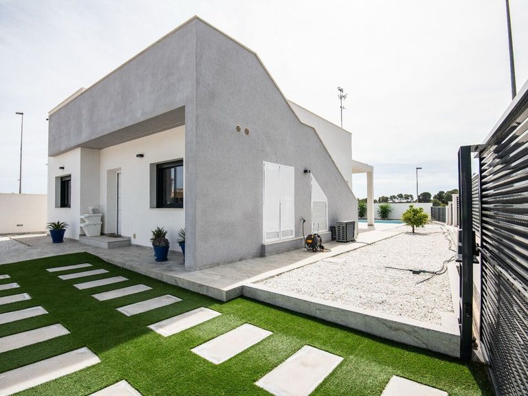 Villa for Sale in Inland Pinar De Campoverde, Alicante 5