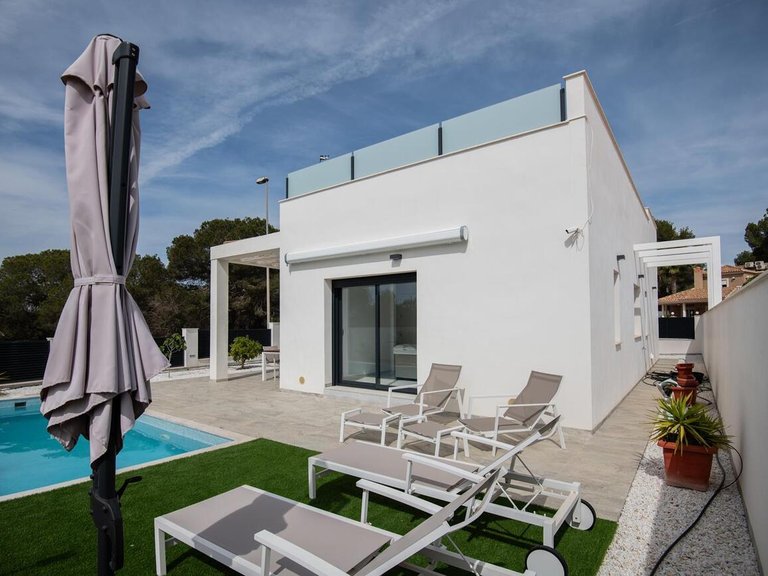 Villa for Sale in Inland Pinar De Campoverde, Alicante 8