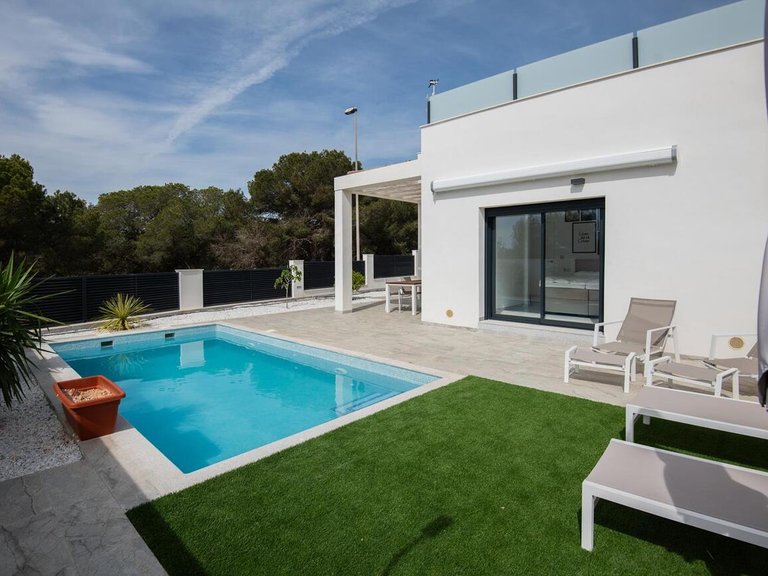 Villa for Sale in Inland Pinar De Campoverde, Alicante 9