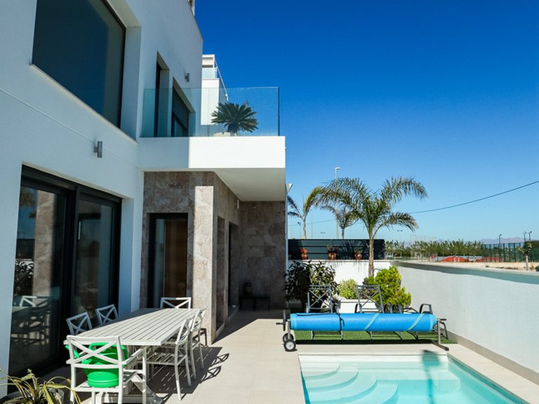 Villa for Sale in Costa Blanca Daya Vieja, Alicante 2