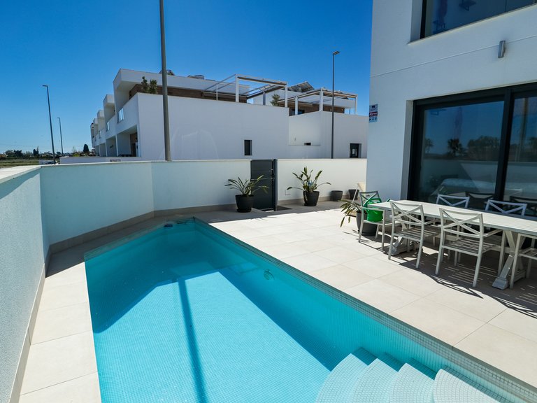 Villa for Sale in Costa Blanca Daya Vieja, Alicante 1