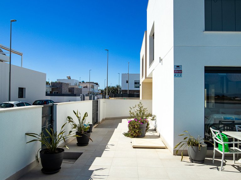Villa for Sale in Costa Blanca Daya Vieja, Alicante 4