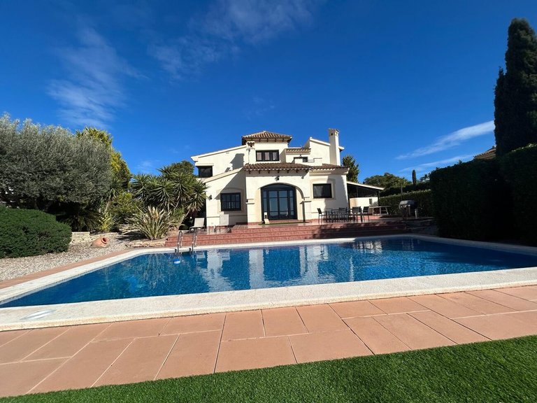 Villa for Sale in Hacienda Del Alamo, Murcia 1