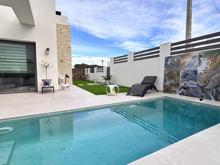 Villa for Sale in Inland San Miguel De Salinas, Alicante 8