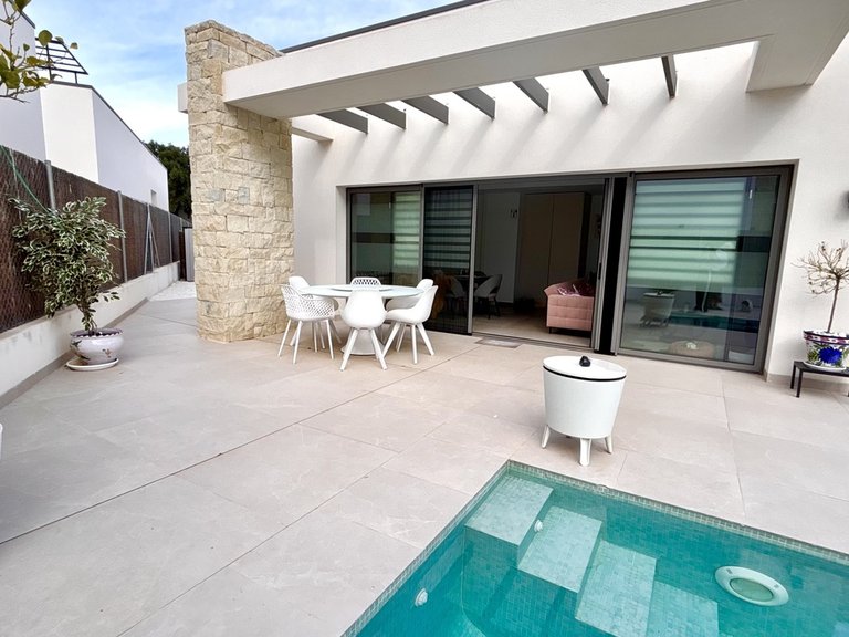 Villa for Sale in Inland San Miguel De Salinas, Alicante 1