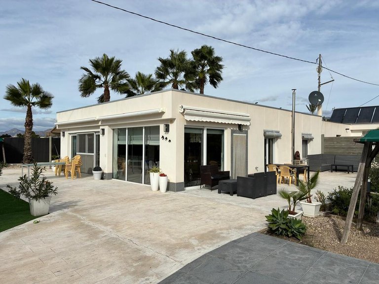 Villa for Sale in Inland Crevillent, Alicante 1